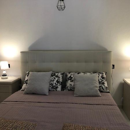 Elegante Monolocale Al Centro Del Paese Appartement Teulada Buitenkant foto