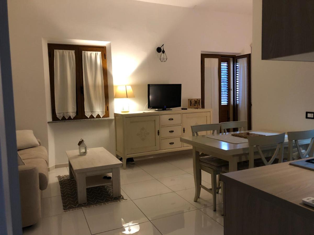 Elegante Monolocale Al Centro Del Paese Appartement Teulada Buitenkant foto