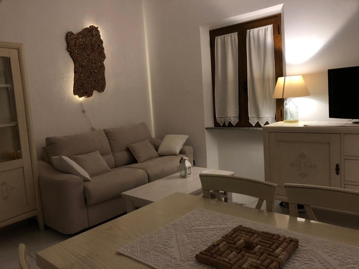 Elegante Monolocale Al Centro Del Paese Appartement Teulada Buitenkant foto