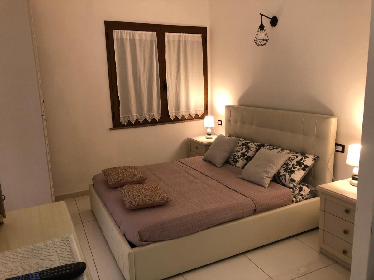 Elegante Monolocale Al Centro Del Paese Appartement Teulada Buitenkant foto